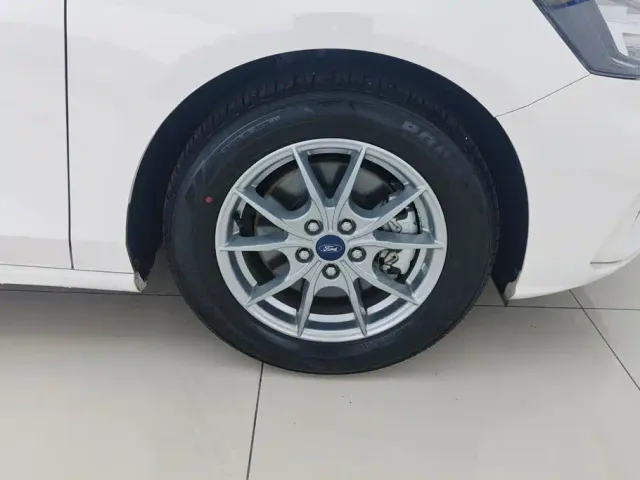 Ford Focus — Фото автомобиля 6
