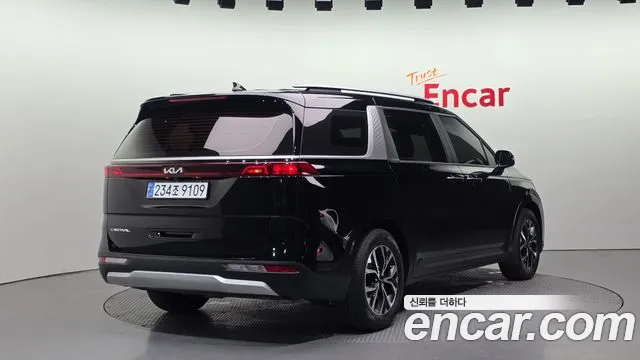 Kia Canival — Фото автомобиля 2