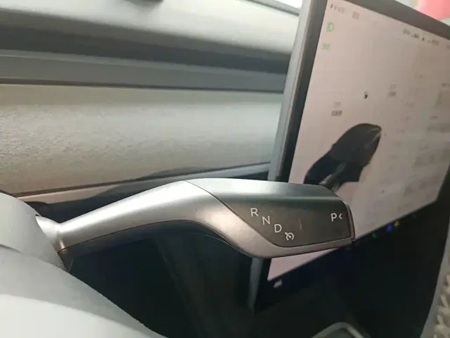 Tesla Model Y — Фото автомобиля 13