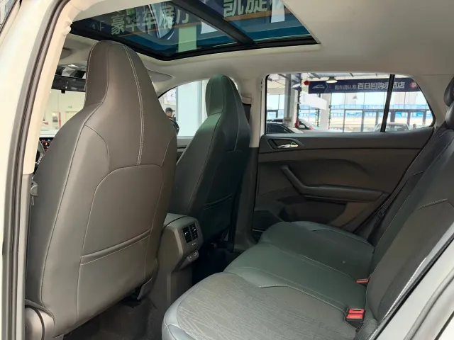 Volkswagen T-Cross — Фото автомобиля 12