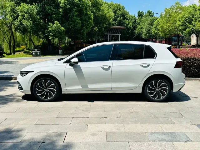 Volkswagen Golf — Фото автомобиля 20