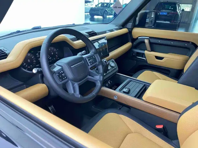 Land Rover Defender — Фото автомобиля 24