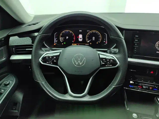 Volkswagen Passat — Фото автомобиля 15