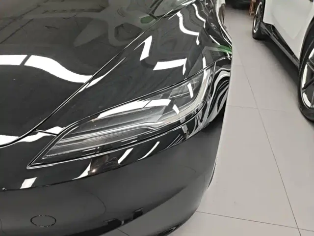Tesla Model 3 — Фото автомобиля 23