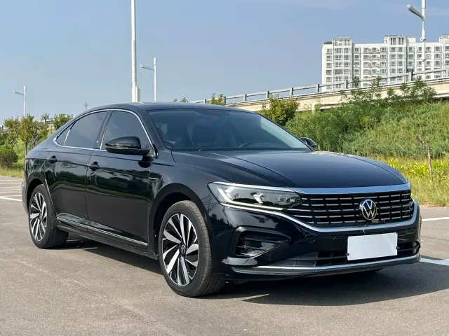Volkswagen Passat — Фото автомобиля 3