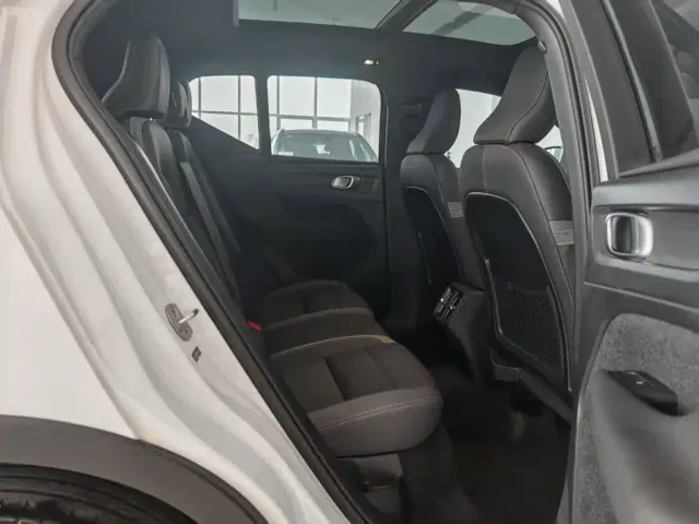 Volvo XC40 — Фото автомобиля 21