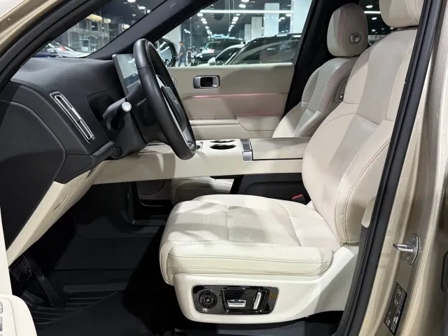 Li Auto L8 — Фото автомобиля 4