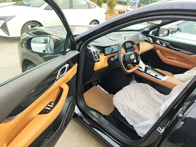 Geely Boyue L — Фото автомобиля 15