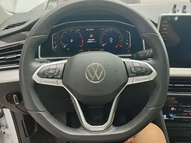 Volkswagen Tiguan L — Фото автомобиля 10