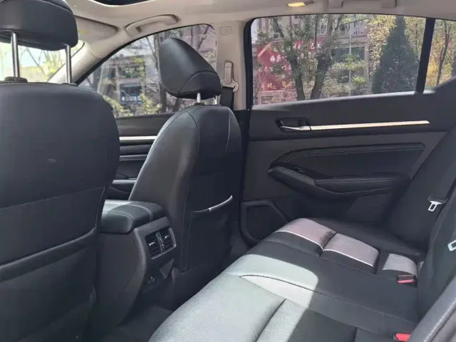 Nissan Teana — Фото автомобиля 14