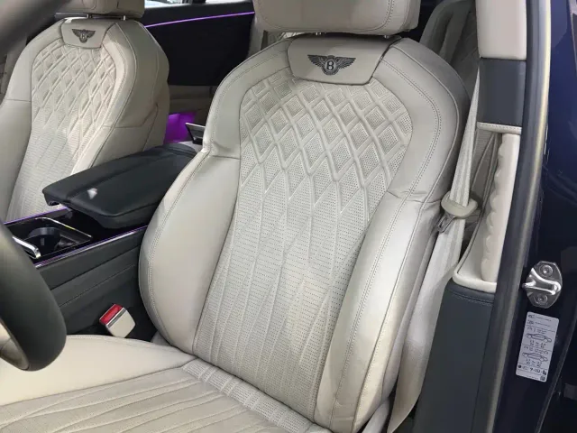 Bentley Flying Spur — Фото автомобиля 11