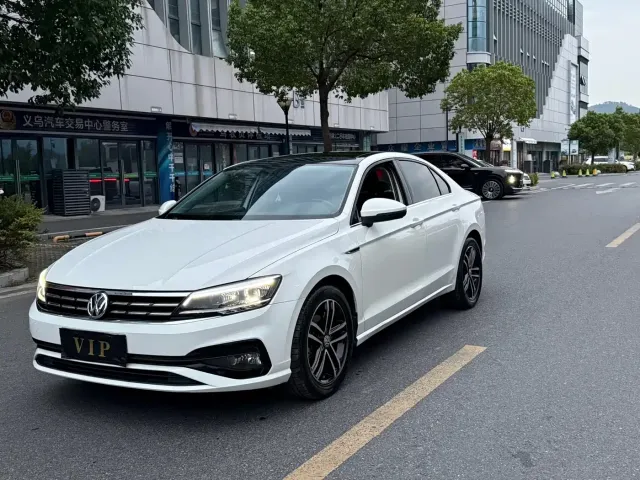 Фотография автомобиля — Volkswagen Lamando