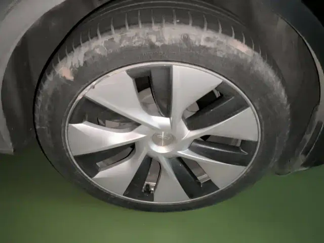 Tesla Model Y — Фото автомобиля 6