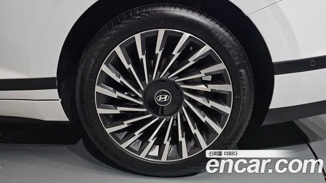 Hyundai Grandeur Grandeur (GN7) 2.5 Бензин 2WD — Фото автомобиля 16