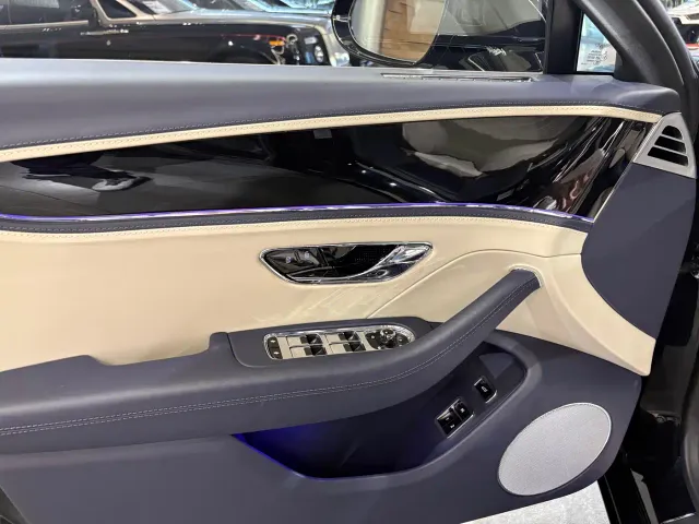 Bentley Flying Spur — Фото автомобиля 20