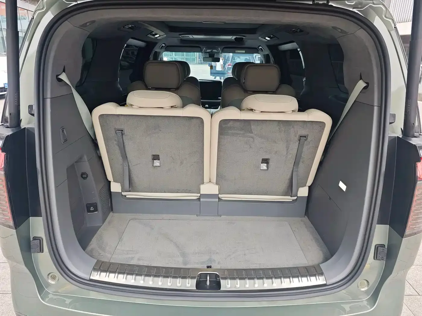 ZEEKR Zeekr 009 2024 6-seat Executive AWD 108kWh — Фото автомобиля 14