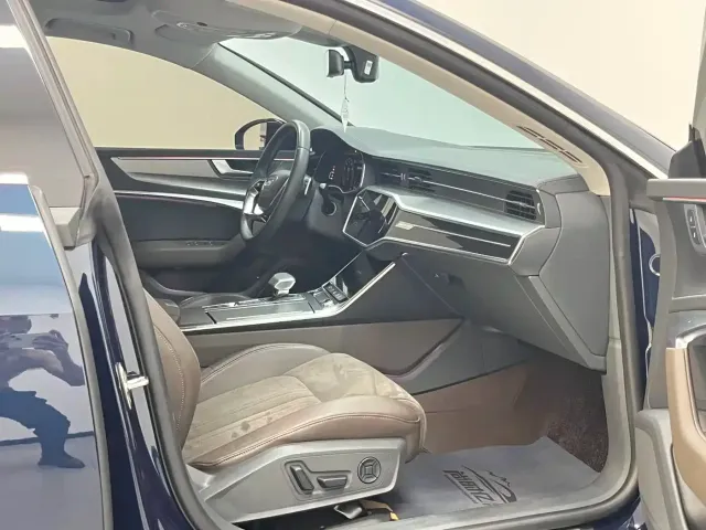 Audi A7L — Фото автомобиля 16