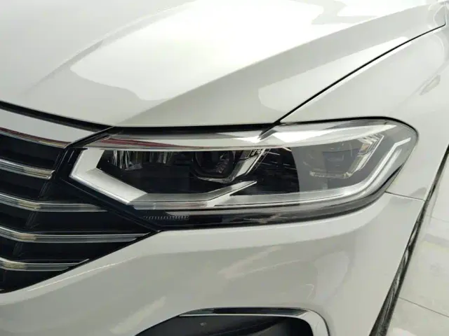 Volkswagen Lavida — Фото автомобиля 5