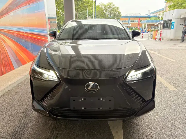 Lexus RZ — Фото автомобиля 3