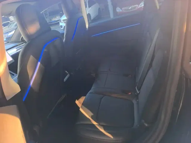 Tesla Model Y — Фото автомобиля 16