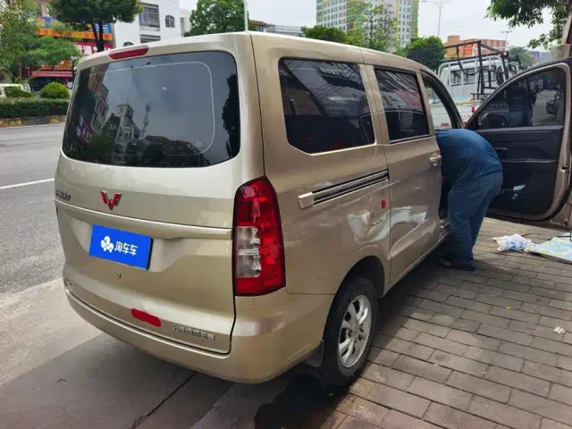 Wuling Hongguang V — Фото автомобиля 3