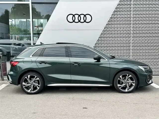 Audi Audi A3 2025 Sportback 35TFSI Flying Premium — Фото автомобиля 3