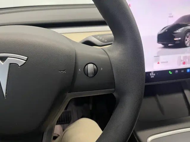 Tesla Model Y — Фото автомобиля 23