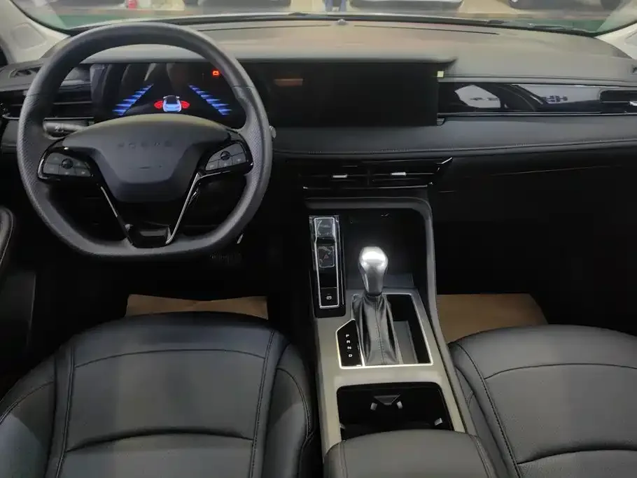 Roewe Roewe i5 2024 1.5L CVT Prestige Edition — Фото автомобиля 12
