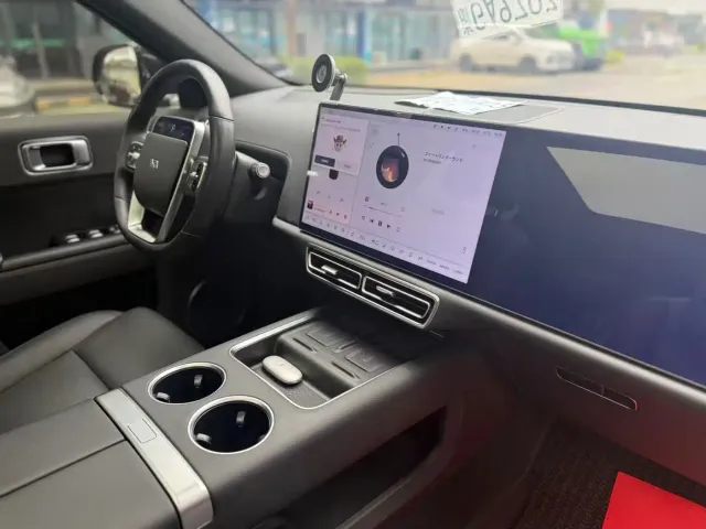 Li Auto L7 — Фото автомобиля 10