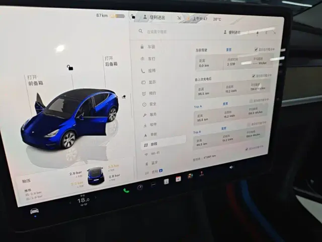 Tesla Model Y — Фото автомобиля 12