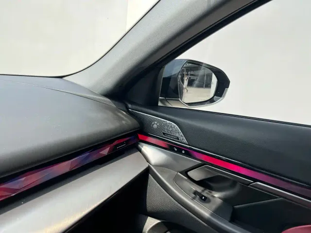 BMW 5 Series — Фото автомобиля 10