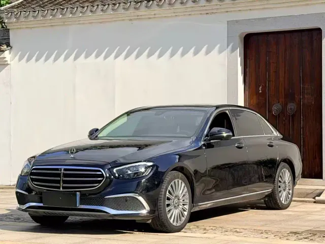 Mercedes-Benz E-Class — Фото автомобиля 3
