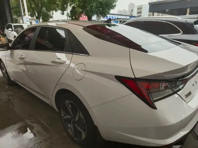 Hyundai Elantra — Фото автомобиля 10
