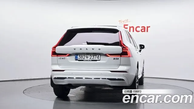 Volvo XC60 Generation 2 — Фото автомобиля 3