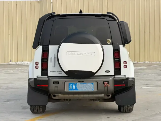 Land Rover Defender — Фото автомобиля 5