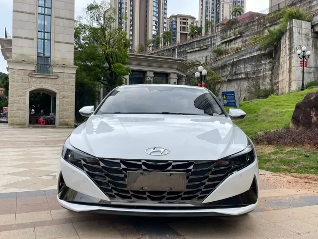 Hyundai Elantra — Фото автомобиля 2