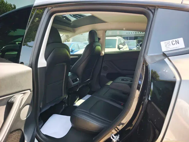 Tesla Model Y — Фото автомобиля 5