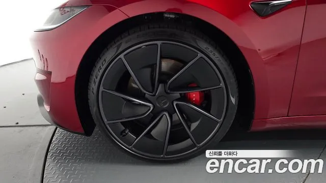 Tesla Model 3 — Фото автомобиля 5