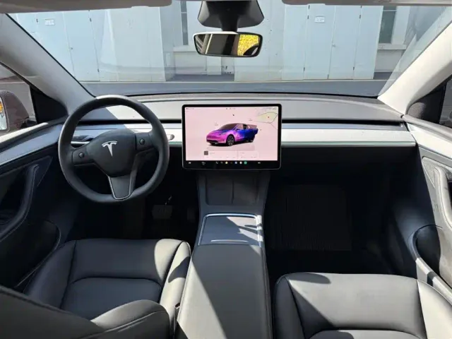 Tesla Model Y — Фото автомобиля 3