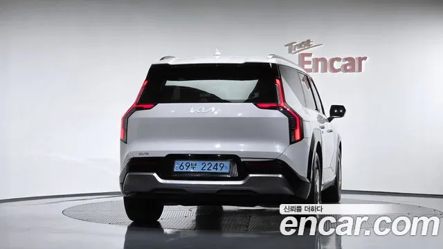 Kia EV9 — Фото автомобиля 4