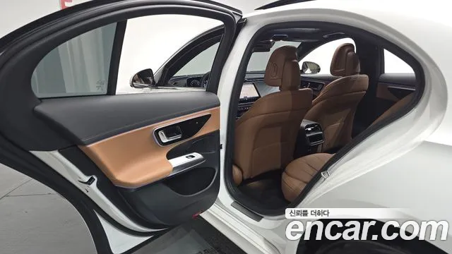 Mercedes-Benz E-Class — Фото автомобиля 24