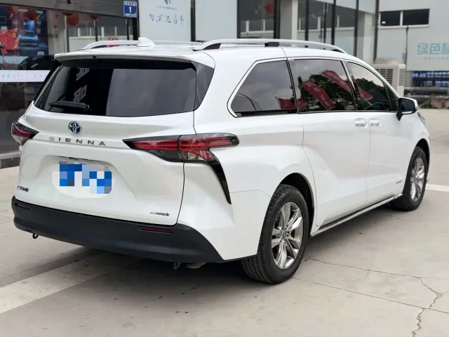 Toyota Sienna — Фото автомобиля 4