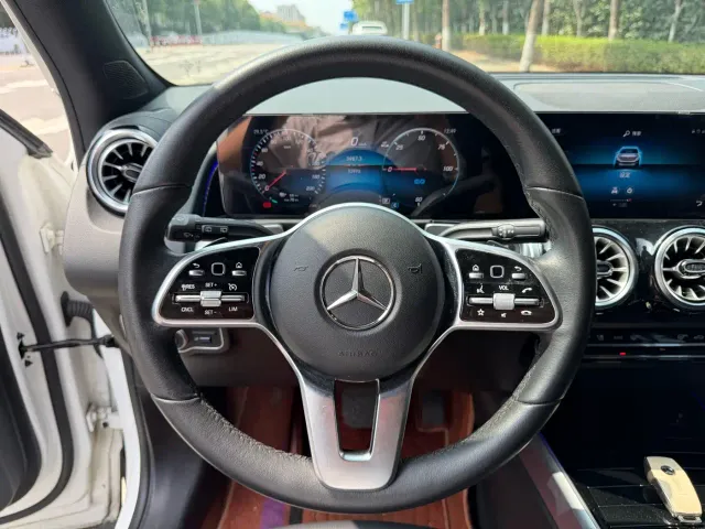 Mercedes-Benz EQB — Фото автомобиля 10