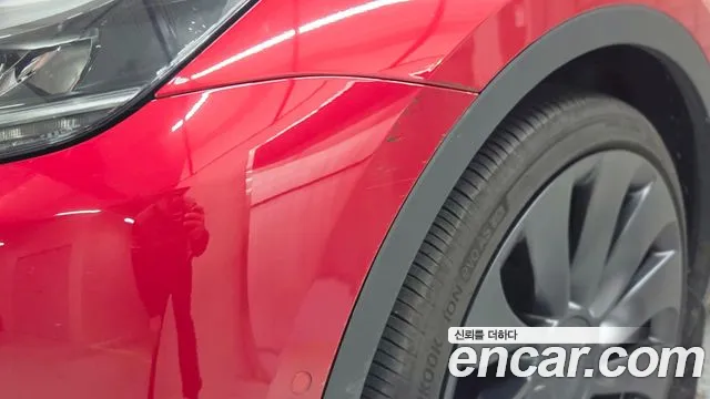 Tesla Model Y — Фото автомобиля 17