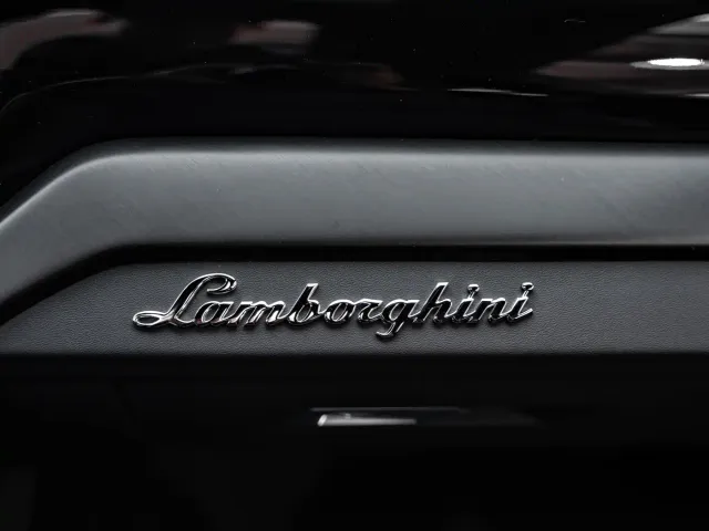 Lamborghini Urus — Фото автомобиля 11