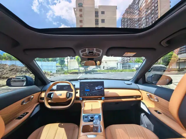 Geely Galaxy Starship 7 EM-i — Фото автомобиля 14