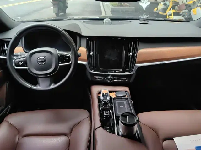Volvo S90 — Фото автомобиля 12