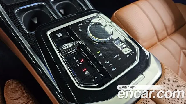 BMW 7-Series 7 серия (G70) 740i xDrive M Sport — Фото автомобиля 9
