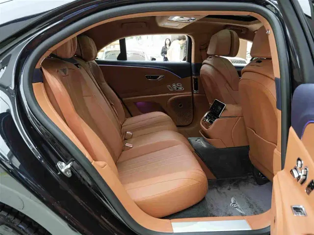Bentley Flying Spur — Фото автомобиля 13