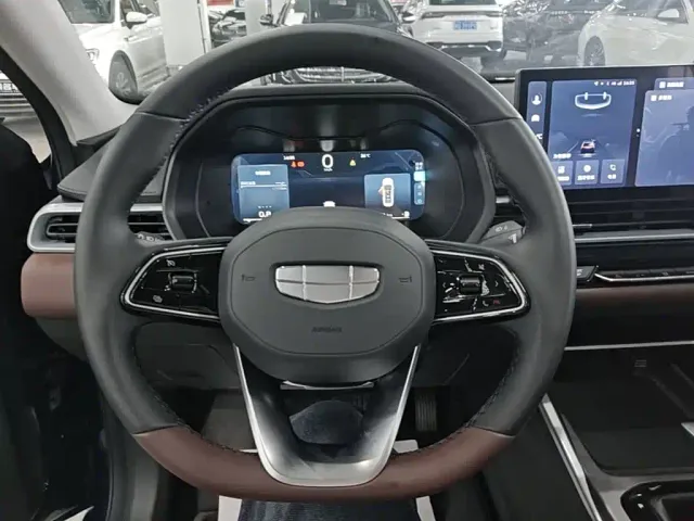 Geely Emgrand — Фото автомобиля 10